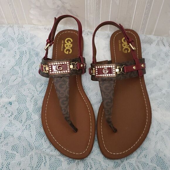 G by Guess Monogram Thong Sandals Shoes NWOT - Picture 1 of 5